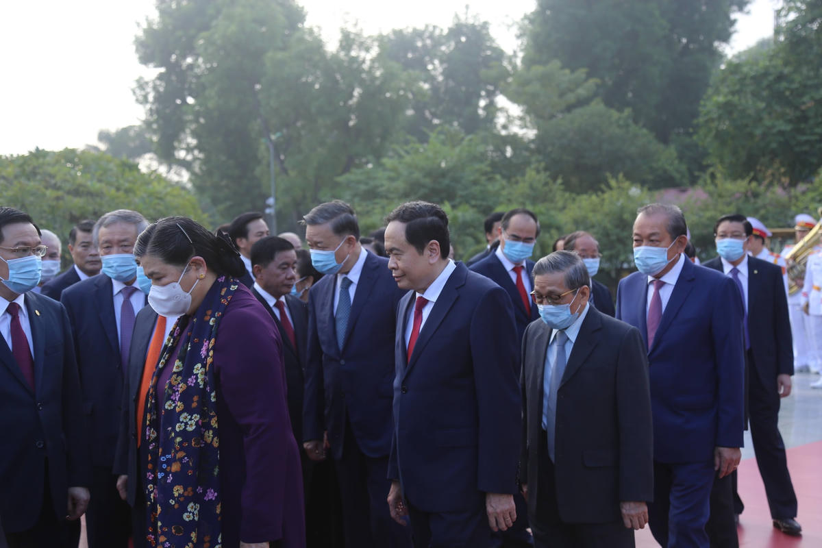 Bí thư Trung ương Đảng, Chủ tịch UBTƯ MTTQ Việt Nam Trần Thanh Mẫn cùng Đoàn đại biểu lãnh đạo, nguyên lãnh đạo Đảng, Nhà nước, MTTQ Việt Nam tại Lễ viếng.