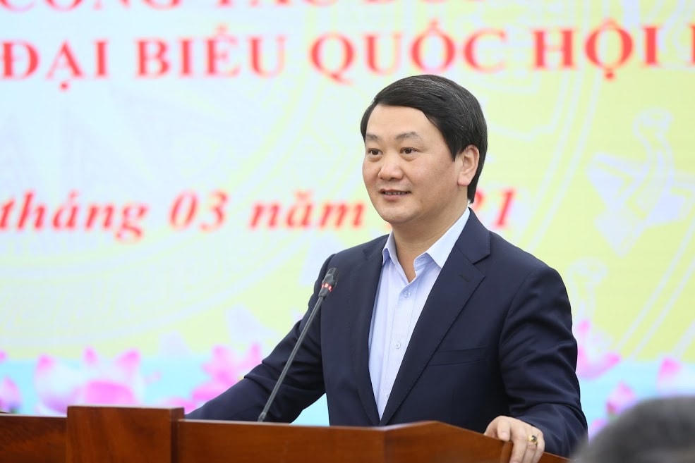 Phó Chủ tịch - Tổng Thư ký Hầu A Lềnh thay mặt các đại biểu được tín nhiệm giới thiệu ứng cử phát biểu.