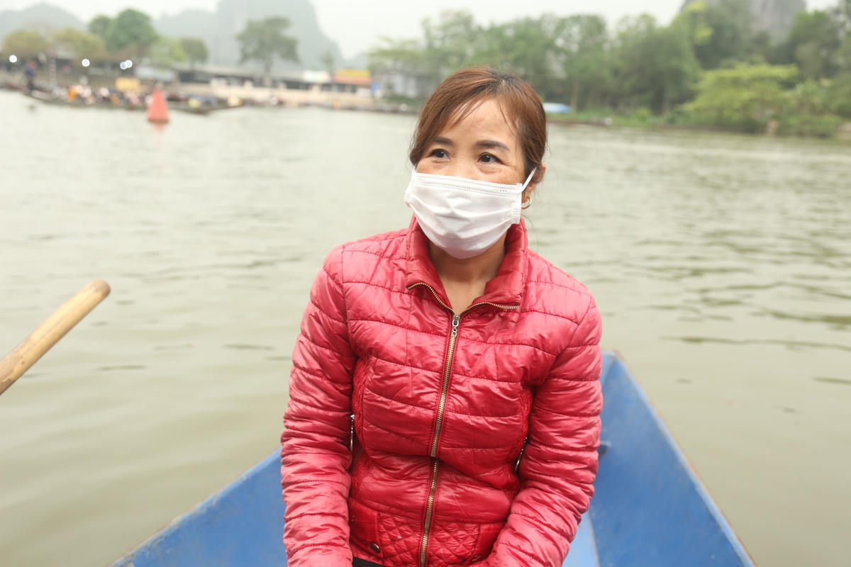 Cô Lê Thị Nhật năm nay 51 tuổi, quê ở Hội Xá, Hương Sơn, Mỹ Đức, Hà Nội. Ảnh: Lan Anh.