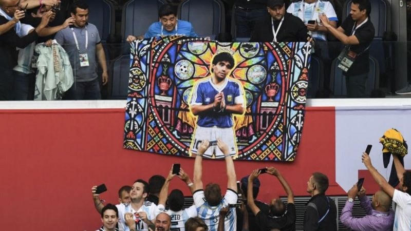 Maradona được các cổ động viên Argentina tôn kính.
