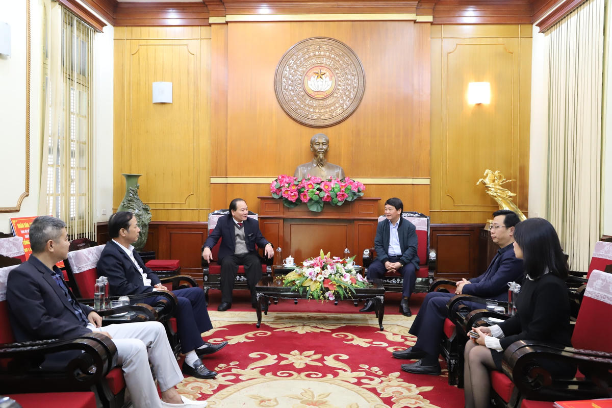 Quang cảnh buổi tiếp nhận.
