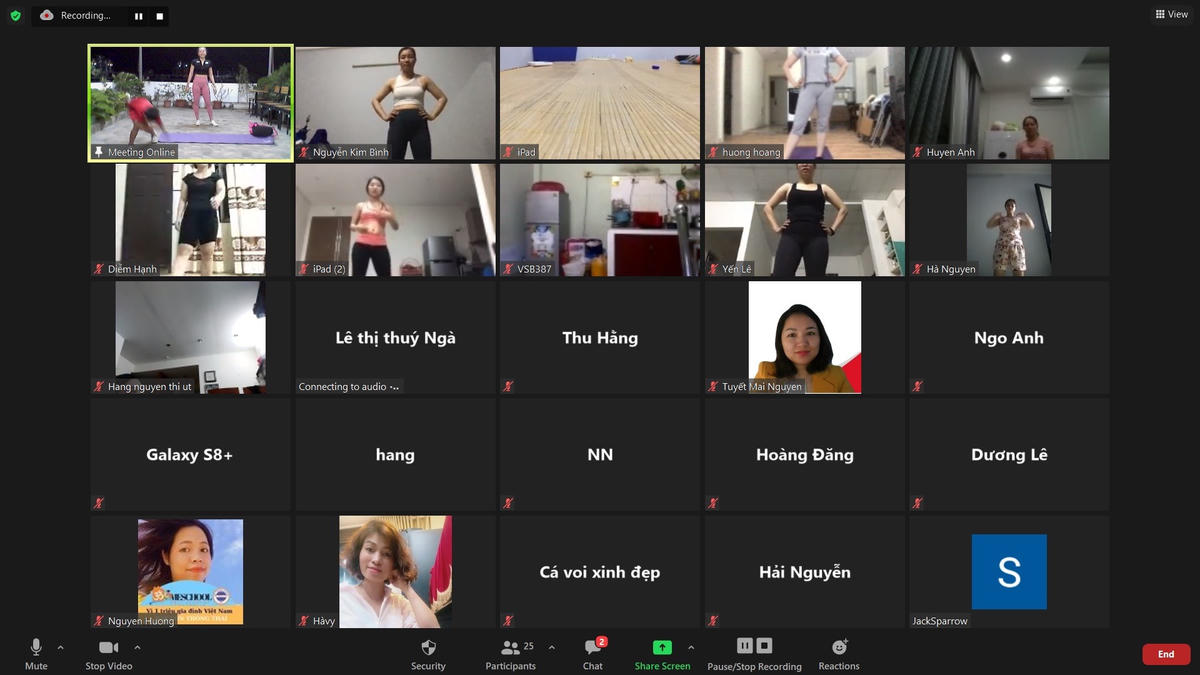Một buổi tập luyện online của nhóm.