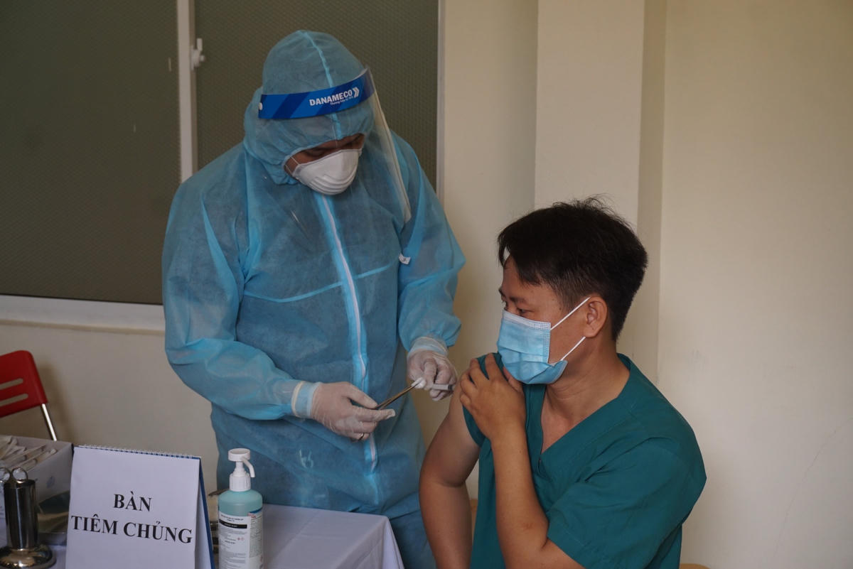 Y, bác sỹ, cán bộ, nhân viên y tế được tiêm vaccine ngừa Covid – 19 đều tin tưởng hiệu quả của vaccine ngừa Covid – 19