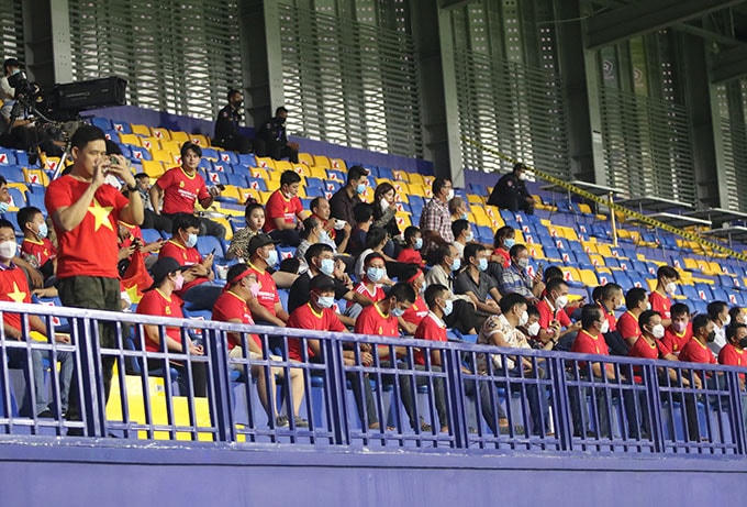Khán giả phấn khởi trước chiến thắng của U23 Việt Nam.
