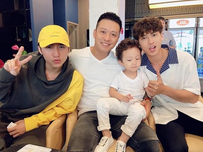 Ca sĩ Tuấn Hưng bày tỏ sự yêu mến đối với Sơn Tùng M-TP và Isaac: “Bố Su Hào và Su Hào rất quí 2 chú này vì luôn cố gắng không ngừng cho sự nghiệp! Su Hào xem Youtube của 2 chú nhiều hơn xem Bố đấy. Đấy là vấn đề quan trọng”.