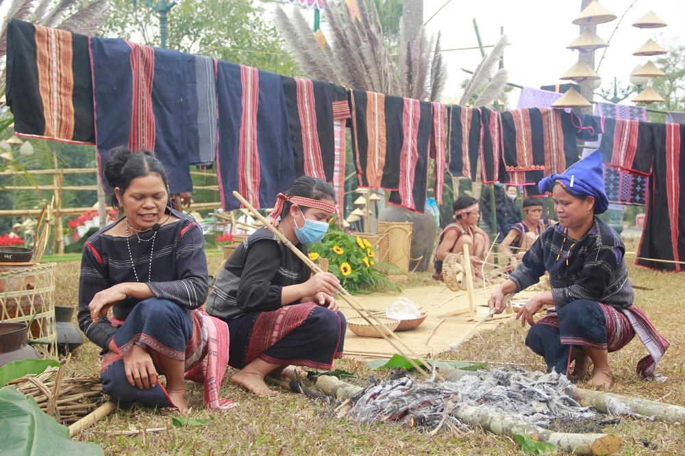 Đặc sắc tinh hoa nghề dệt thổ cẩm của đồng bào dân tộc ở Làng Văn hóa