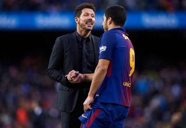 Suarez tức giận vì bị Barcelona ngăn cấm sang Atletico.