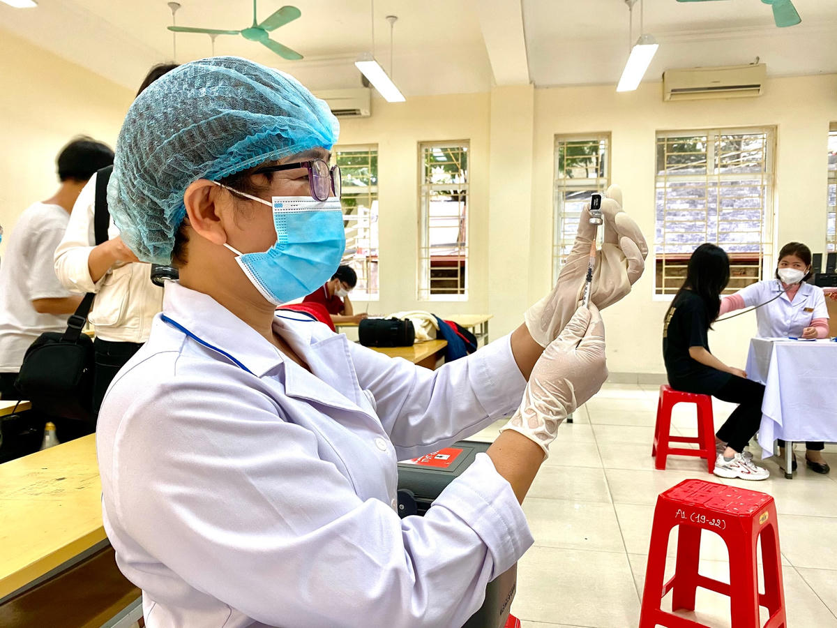 Loại vaccine được sử dung trong đợt tiêm chủng này là Pfizer-BioNTech.