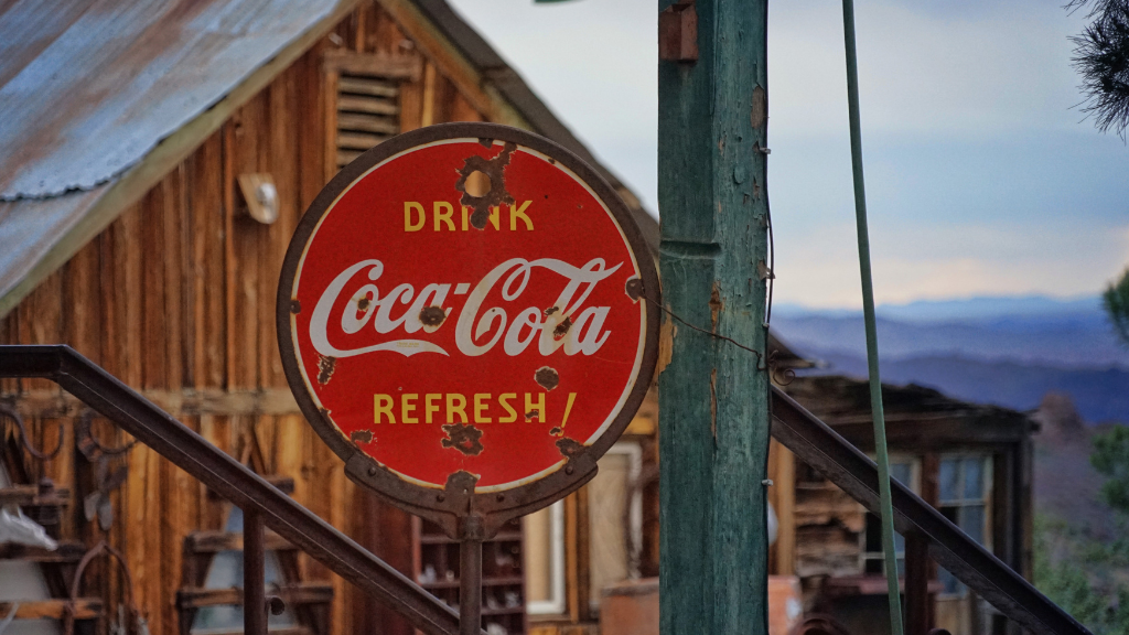 Logo thương hiệu cực kỳ nổi tiếng của Coca-Cola. Ảnh: CNN.