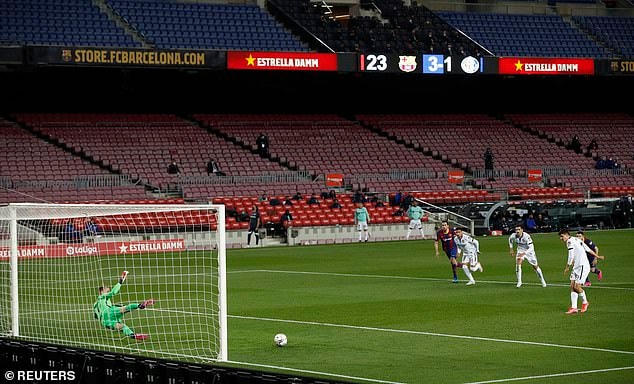Unal thực hiện thành công quả phạt đền, giúp Getafe rút ngắn tỷ số xuống 2-3 cho Getafe.