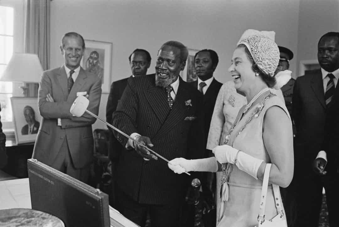 Nữ hoàng Elizabeth II và Hoàng thân Philip với Tổng thống Kenya, Jomo Kenyatta năm 1972.