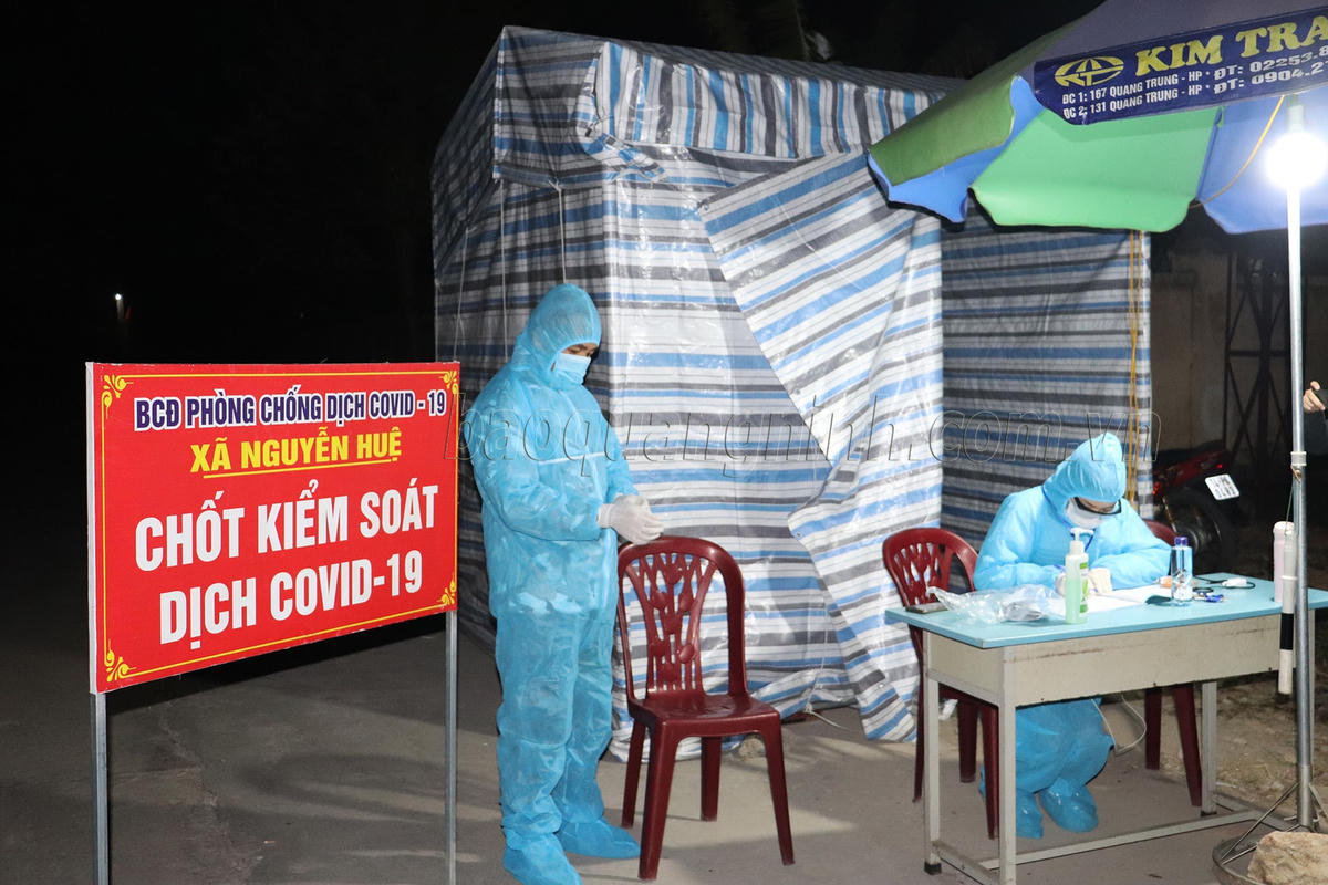 Các chốt kiểm soát dịch Covid-19 thường trực 24h/ngày. 