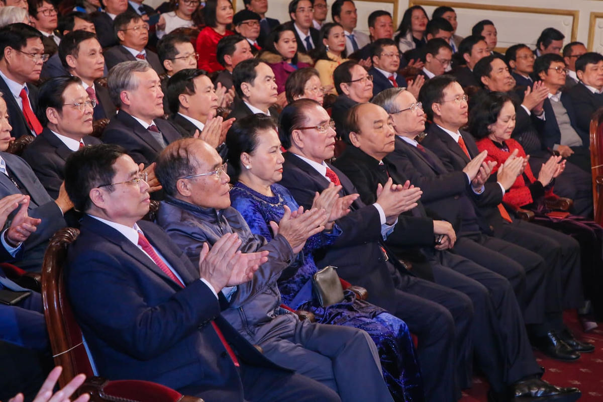 Các đồng chí lãnh đạo và nguyên lãnh đạo Đảng, Nhà nước, Chính phủ, Quốc hội, MTTQ Việt Nam dự Lễ trao giải Búa liềm vàng lần thứ V - năm 2020. Ảnh: Quang Vinh.