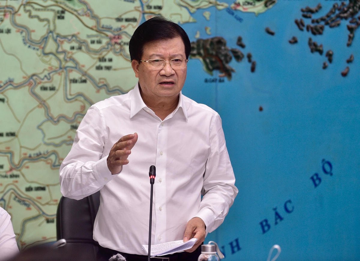 Phó Thủ tướng Trịnh Đình Dũng – Trưởng Ban Chỉ đạo Trung ương về phòng chống thiên tai phát biểu tại cuộc họp. - Ảnh: VGP/Nhật Bắc.