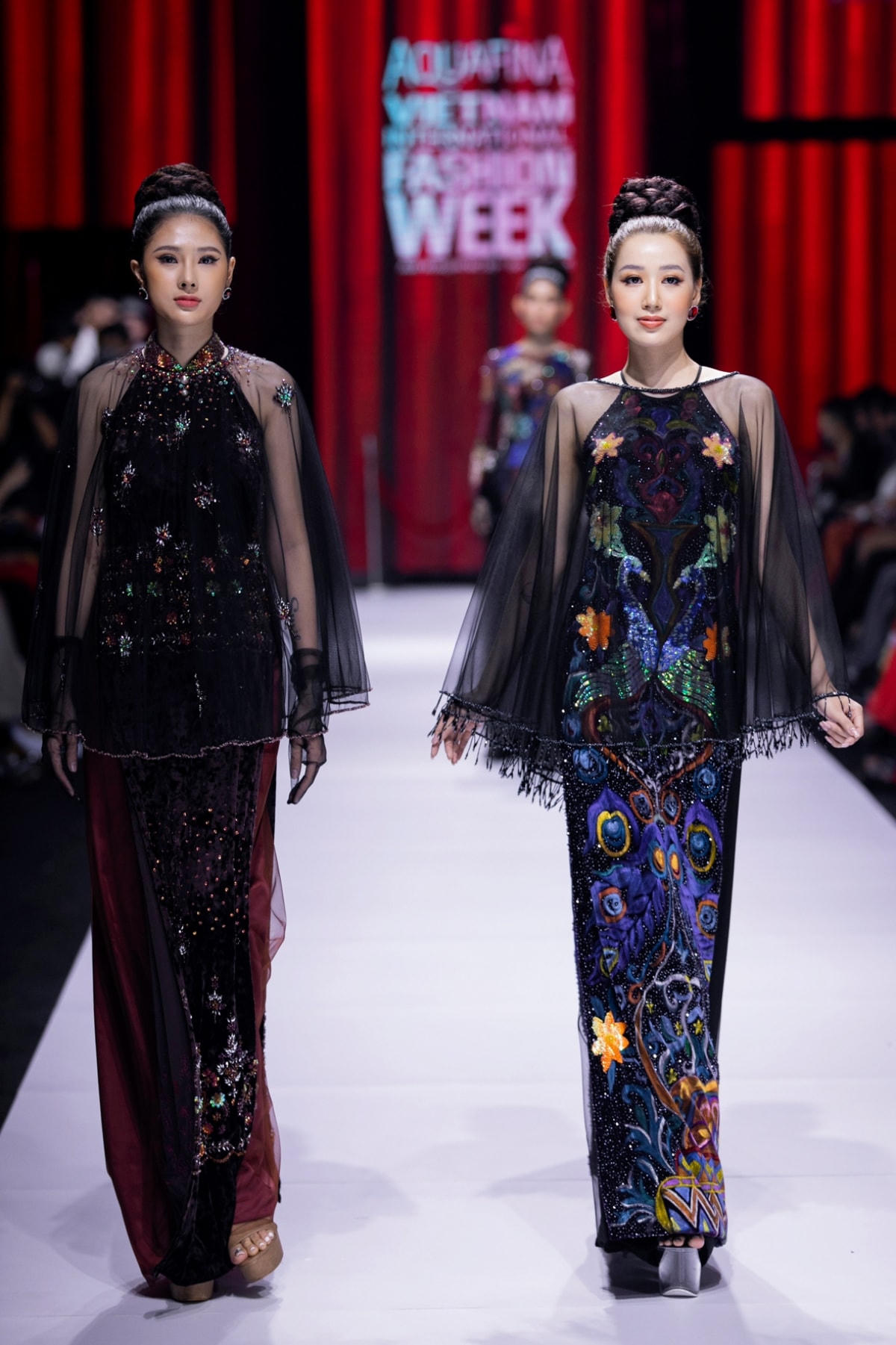Cảm giác hoài niệm về những nữ minh tinh xưa nhanh chóng ùa về trong tâm trí khán giả khi chiêm ngưỡng BST áo dài này.  
