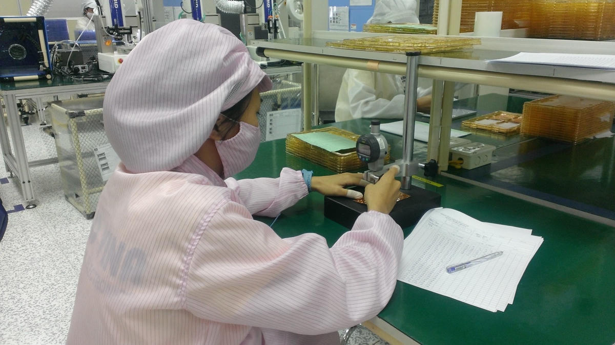 Cộng đồng doanh nghiệp đang rất cần được trợ lực để trụ vững trong giai đoạn khó khăn này. Ảnh: Việt Hà.