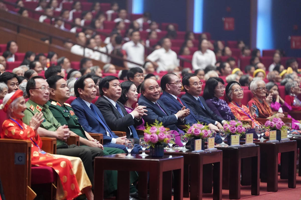 Các đại biểu dự buổi gặp mặt. Ảnh: Quang Vinh. 