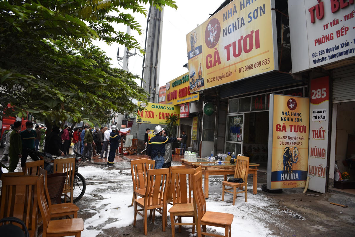 Sau đó lan sang khoảng 4-5 nhà khác. Nguồn: Dân Trí.