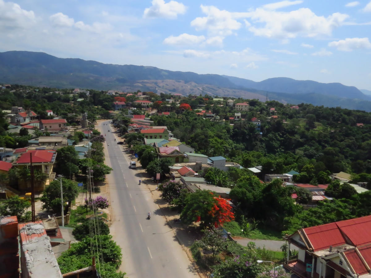 Đường 9 qua thị trấn Khe Sanh.