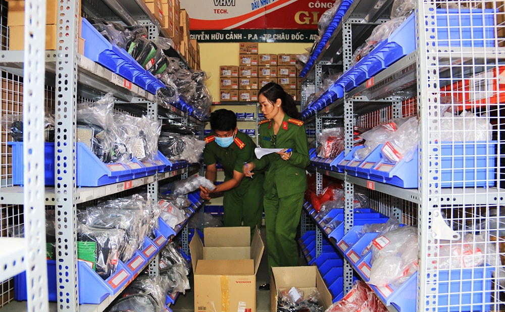 Khởi tố đối tượng liên quan vụ 'bứng' giám đốc Công an tỉnh đi nơi khác 