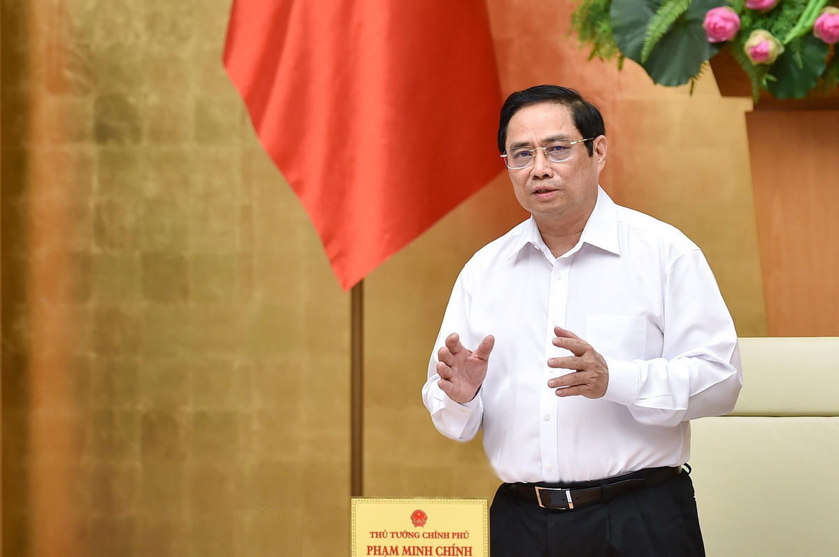 Thủ tướng Phạm Minh Chính yêu cầu trước mắt cần ưu tiên cao nhất cho việc sớm kiểm soát dịch bệnh, từng bước khôi phục hoạt động sản xuất, kinh doanh ở những nơi bảo đảm an toàn dịch bệnh. Ảnh: VGP/Nhật Bắc.