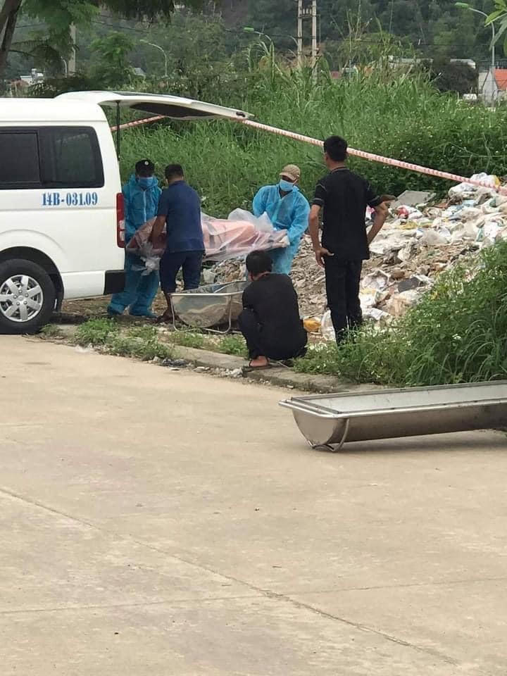 Lực lượng chức năng xử lí hiện trường.