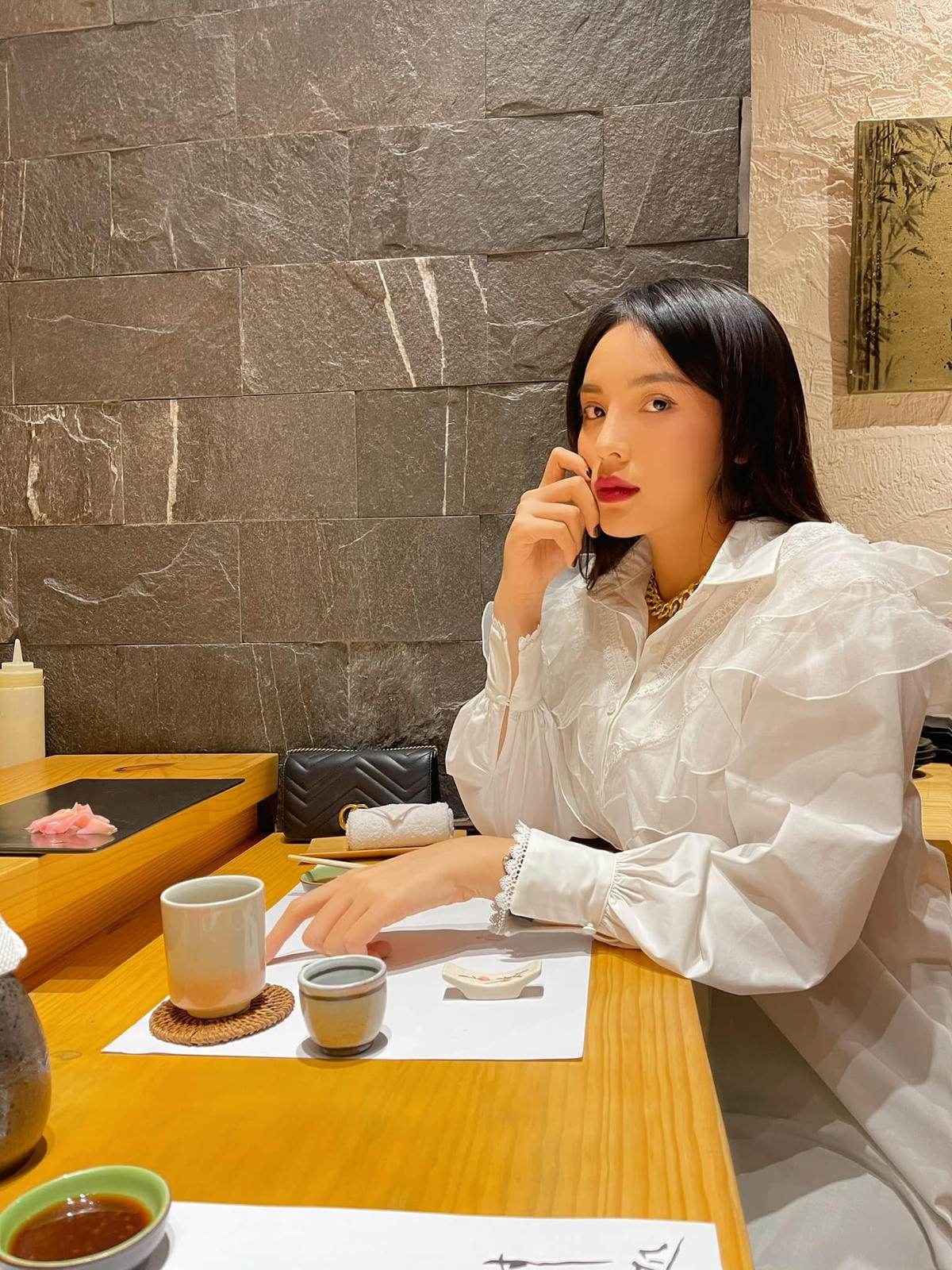 Từ ngày tham gia chương trình "Sao nhập ngũ" phong cách thời trang của hoa hậu Kỳ Duyên đã trở nên "kín đáo" hơn. 