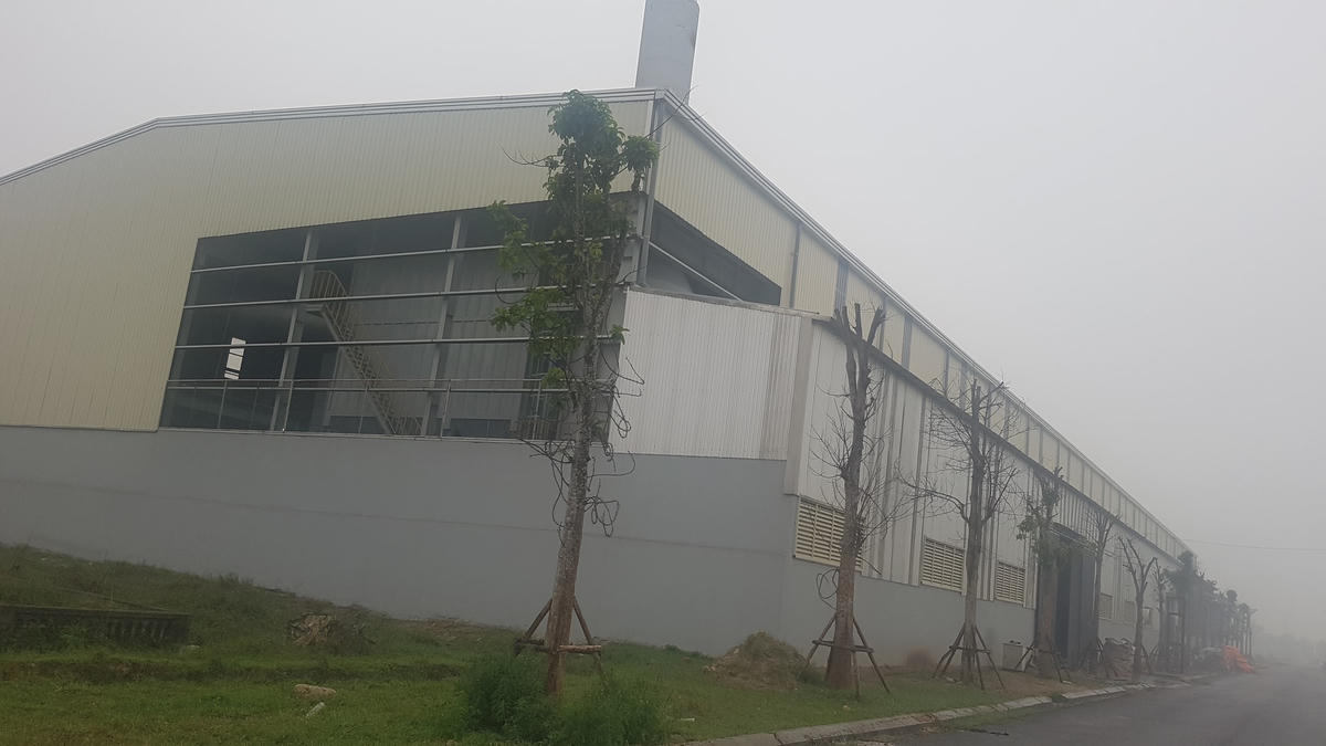 Thời điểm ghi hình, các xưởng này vẫn sản xuất nấu nhôm thải. Ảnh: Nam Anh.