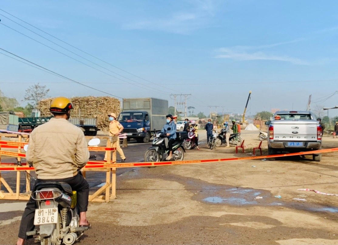 Chốt chặn kiểm soát tại khu vực có dịch.