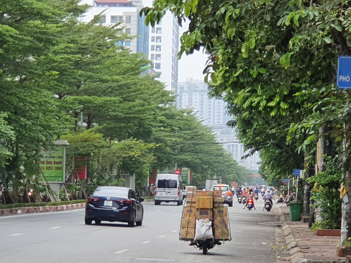 Tuy nhiên, ở "vùng đỏ", người dân vẫn phải tuân thủ nghiêm quy định giãn cách theo Chỉ thị 16, chỉ ra đường khi thật cần thiết.