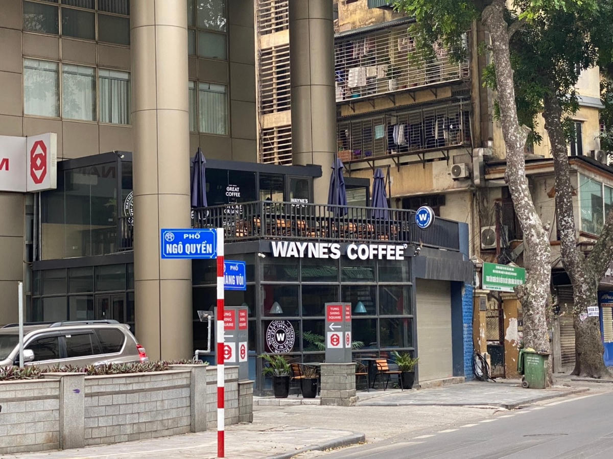 Quán Wayne's Coffee đóng cửa. Ảnh: Lan Anh. 
