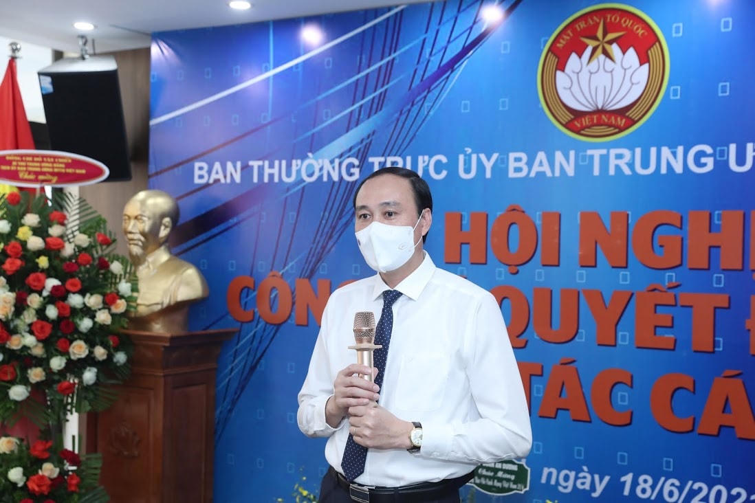 Phó Chủ tịch Phùng Khánh Tài phát biểu chúc mừng nhân ngày 21-6. Ảnh: Quang Vinh.