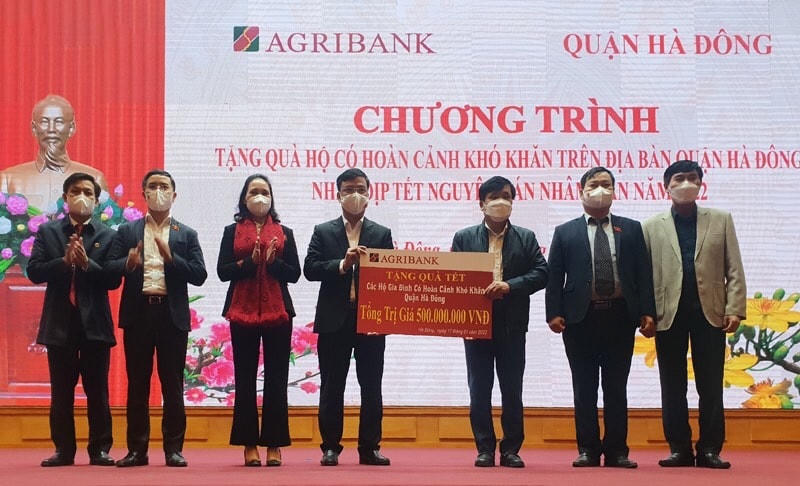 Agribank dành gần 50 tỷ đồng ủng hộ người nghèo và đối tượng chính sách đón Xuân Nhâm Dần