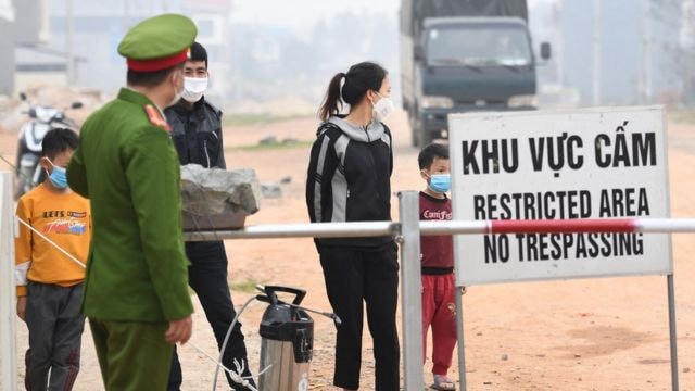 Hưng Yên: Một học sinh lớp 10 mắc Covid-19, cách ly khẩn cấp 53 giáo viên, học sinh