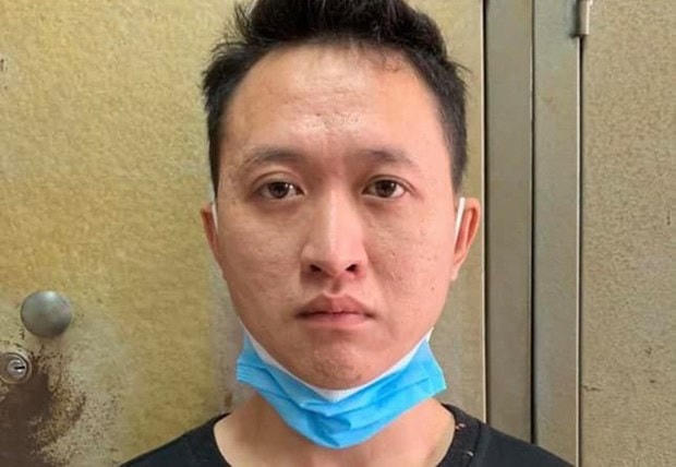 Đối tượng Nguyễn Huy Hồng tại cơ quan chức năng. (Nguồn: Công an Hà Nội).