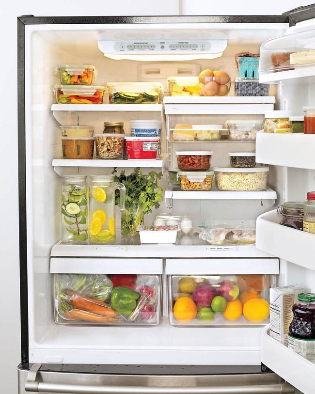 Vệ sinh tủ lạnh sạch sẽ trước khi đựng thực phẩm.