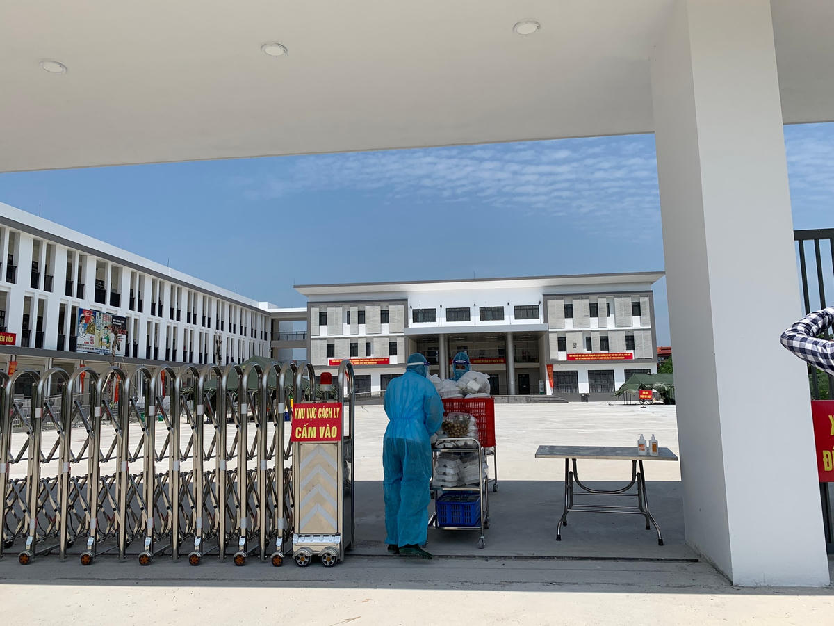 Thanh Oai, Hà Nội: Những bữa ăn ấm áp trong khu cách ly y tế tập trung của huyện
