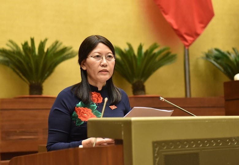 Chủ nhiệm Ủy ban Tư pháp của Quốc hội Lê Thị Nga trình bày Báo cáo thẩm tra Báo cáo về công tác phòng, chống tham nhũng năm 2020. Ảnh: Quốc hội.  