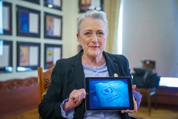 Chủ tịch Ủy ban Nobel, bà Berit Reiss-Andersen, công bố Chương trình Lương thực thế giới thắng giải Nobel hòa bình 2020. Ảnh: AFP.
