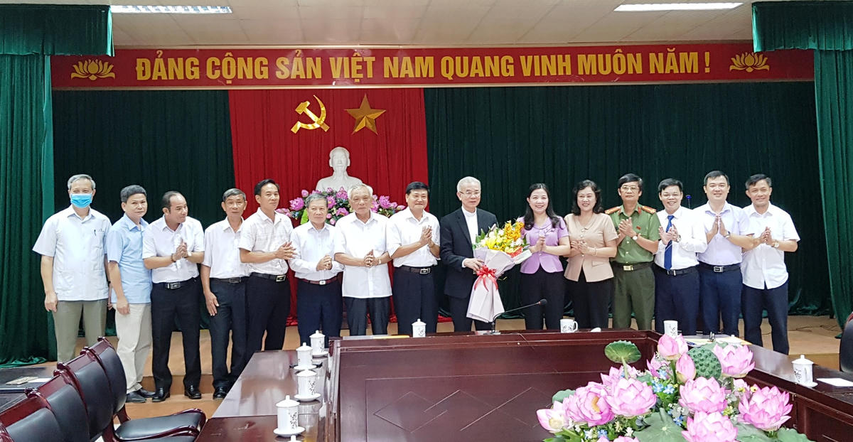 Gặp mặt đoàn đại biểu đi dự hội nghị tại Hà Nội.