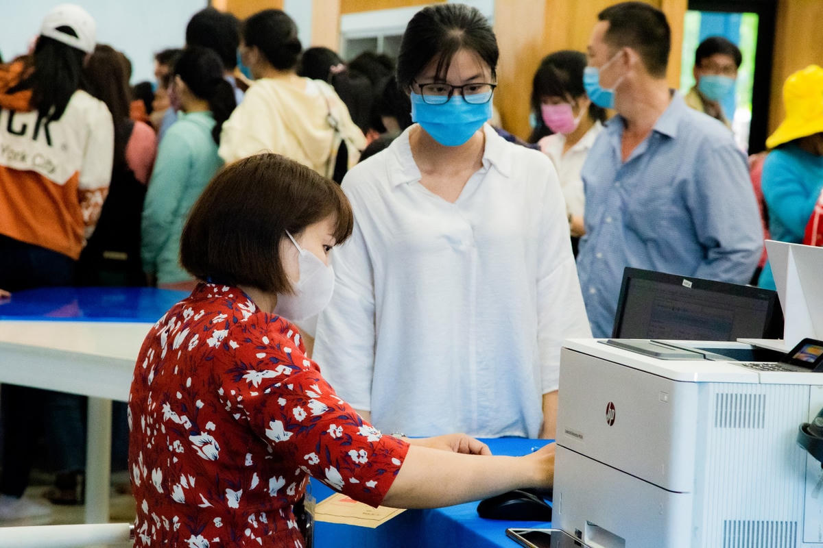 Tiền trường đầu năm là gánh nặng với không ít sinh viên.