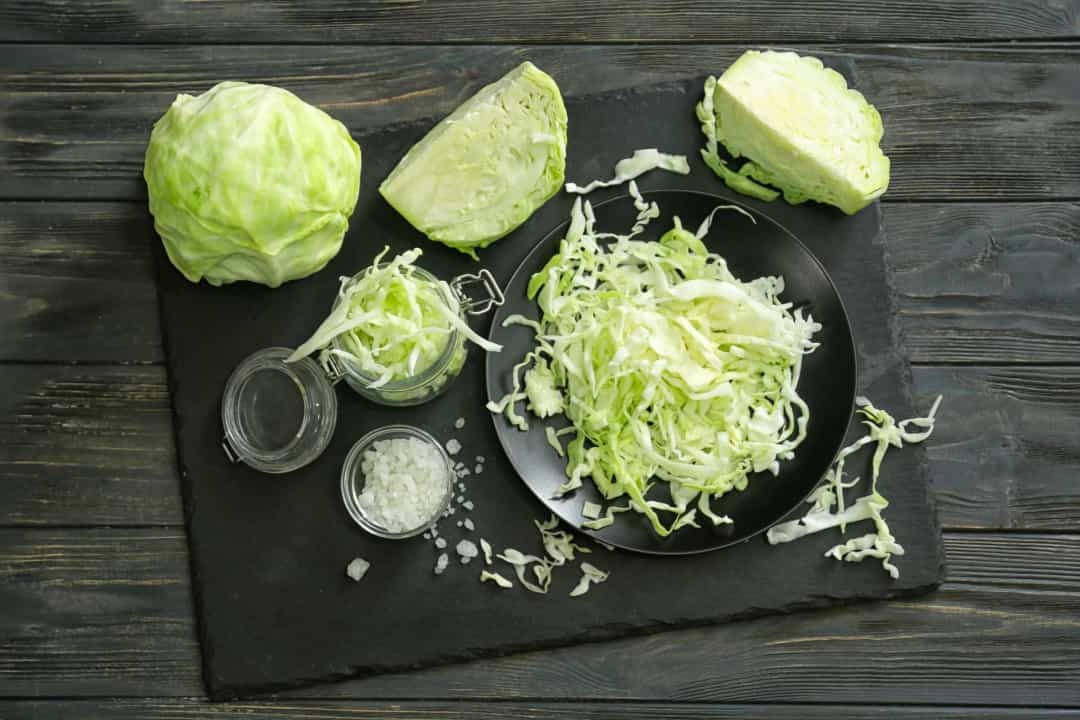 Bắp cải chứa khoảng 22 calo mỗi 90g.  