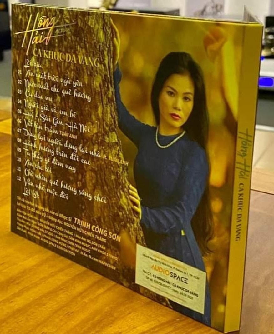 Album gồm 12 ca khúc.