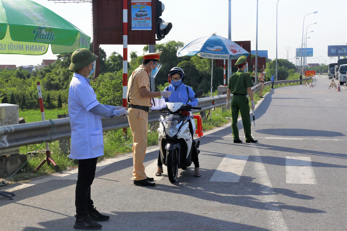 Việc kiểm soát tại các cửa ngõ ra vào tỉnh vẫn rất chặt chẽ.