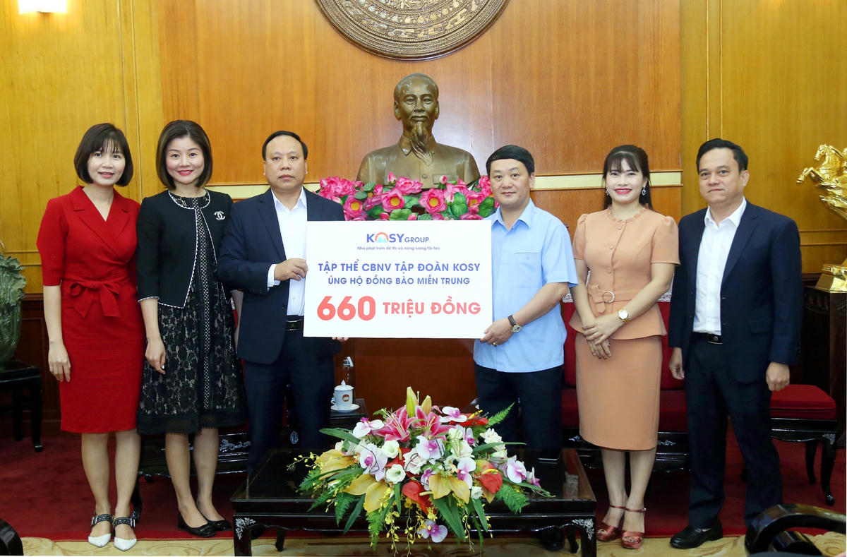 Phó Chủ tịch - Tổng Thư ký Hầu A Lềnh tiếp nhận ủng hộ từ Tập đoàn Kosy 