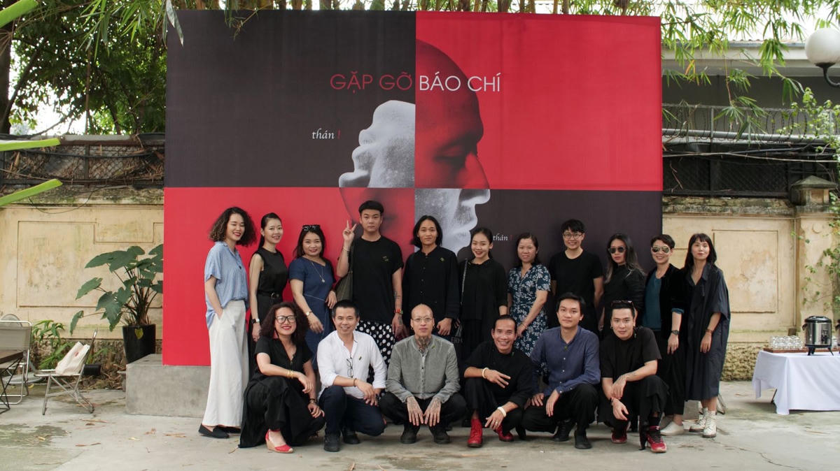 Ê kíp thực hiện vở diễn “Thán 2021”.