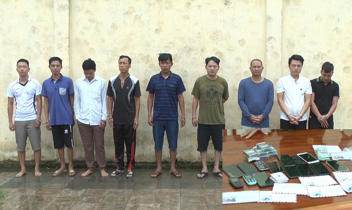 Các đối tượng tham gia đánh bạc bị bắt giữ.