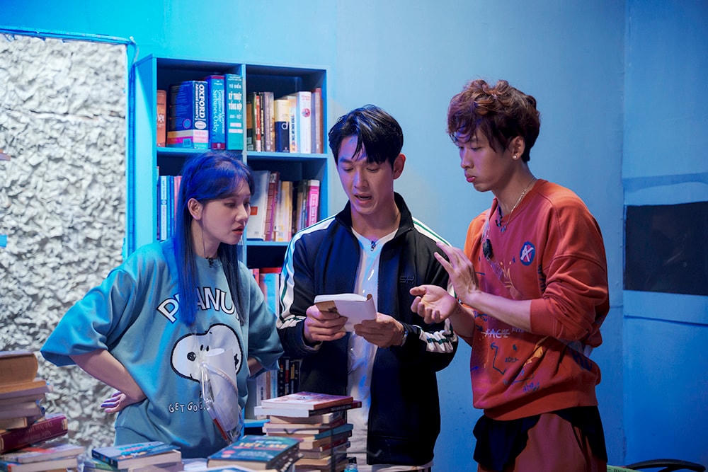 Hari Won tiết lộ Song Luân và Tuấn Trần vẫn đang "ế".