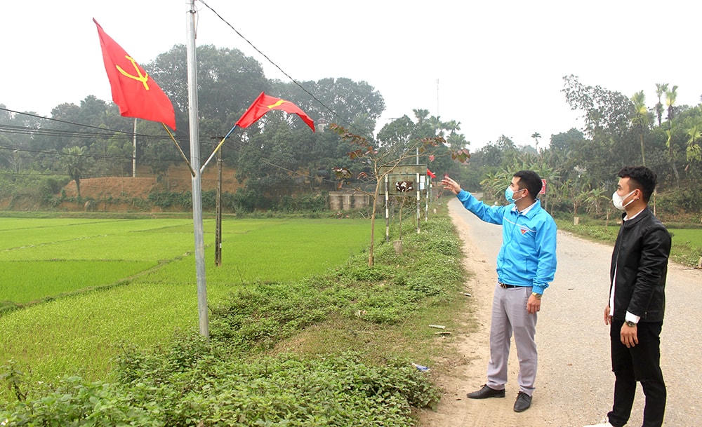 Công trình “Đường điện thắp sáng đường quê” ở huyện Thanh Ba.