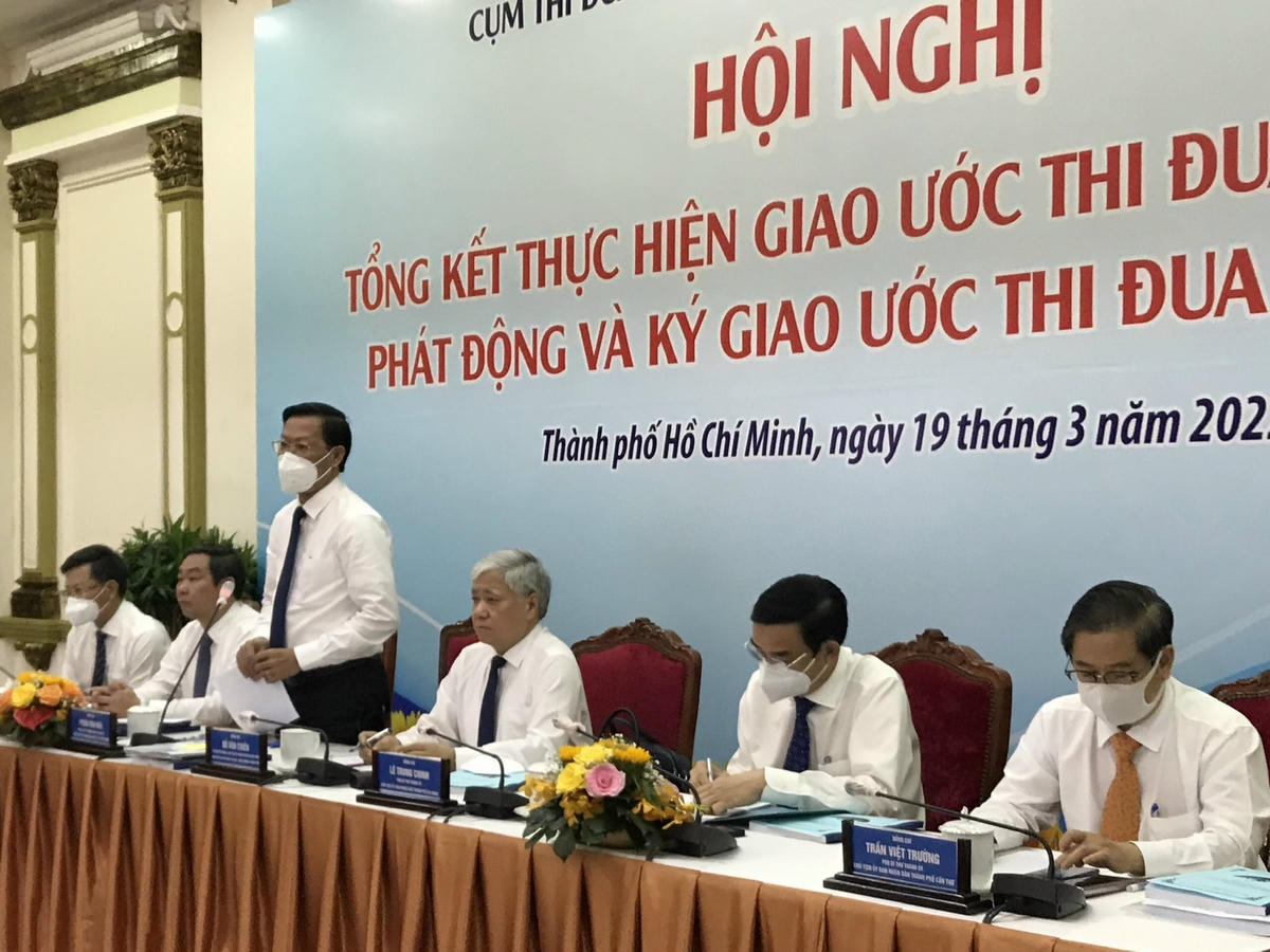Chủ tịch UBTƯ MTTQ Việt Nam Đỗ Văn Chiến cùng các lãnh đạo 5 thành phố trực thuộc trung ương chủ trì hội nghị.